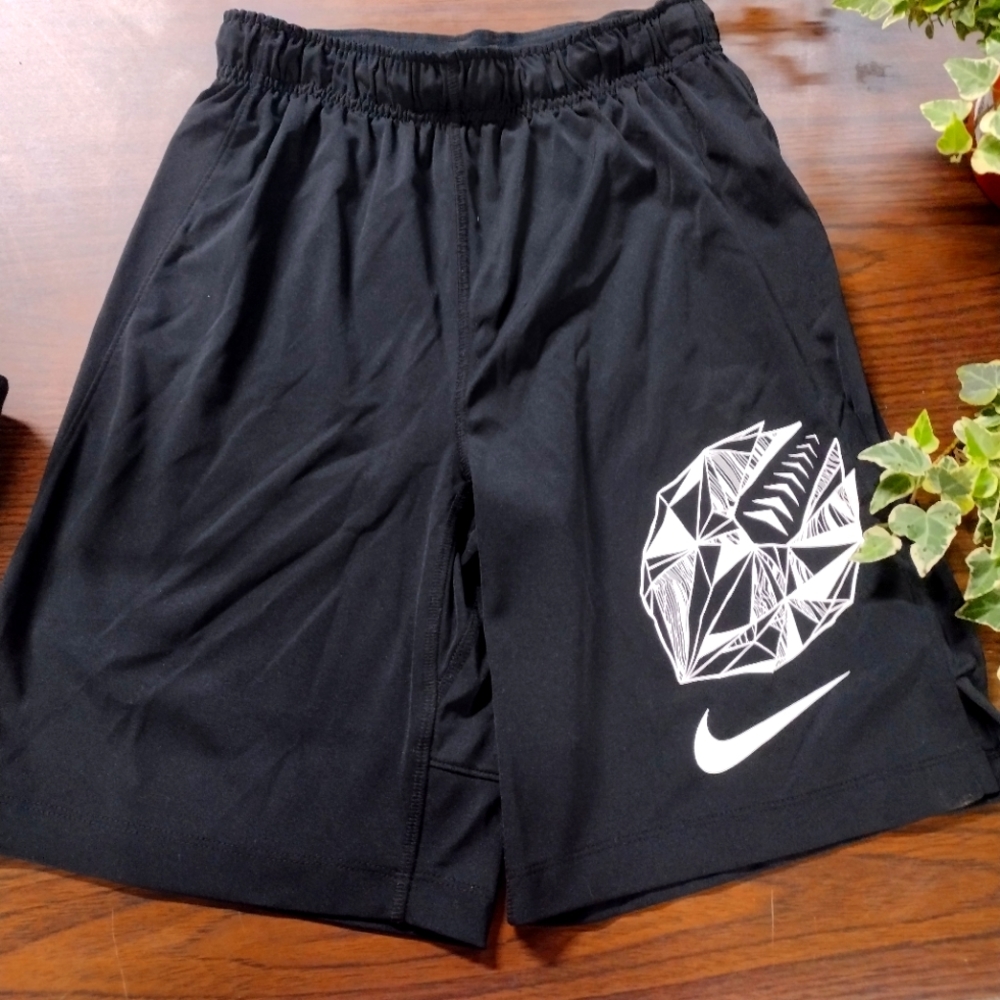 Nike Youth Black Large shorts
